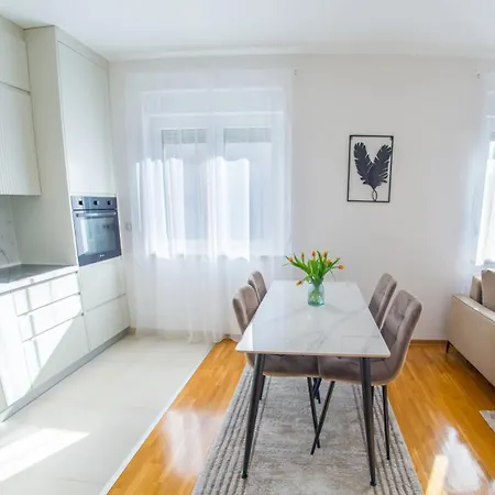 Oasis Luxe Apartment